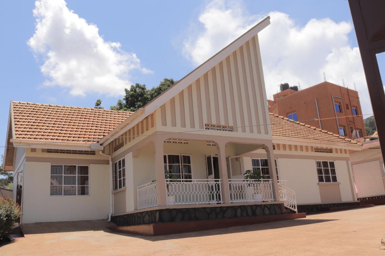 Luwafu Guest House Kampala Esterno foto